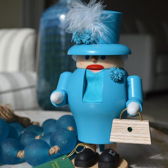 Erzgebirge/Seiffen Other - Free Imported English Breakfast Tea w/purchase of Queen Elizabeth II Nutcracker